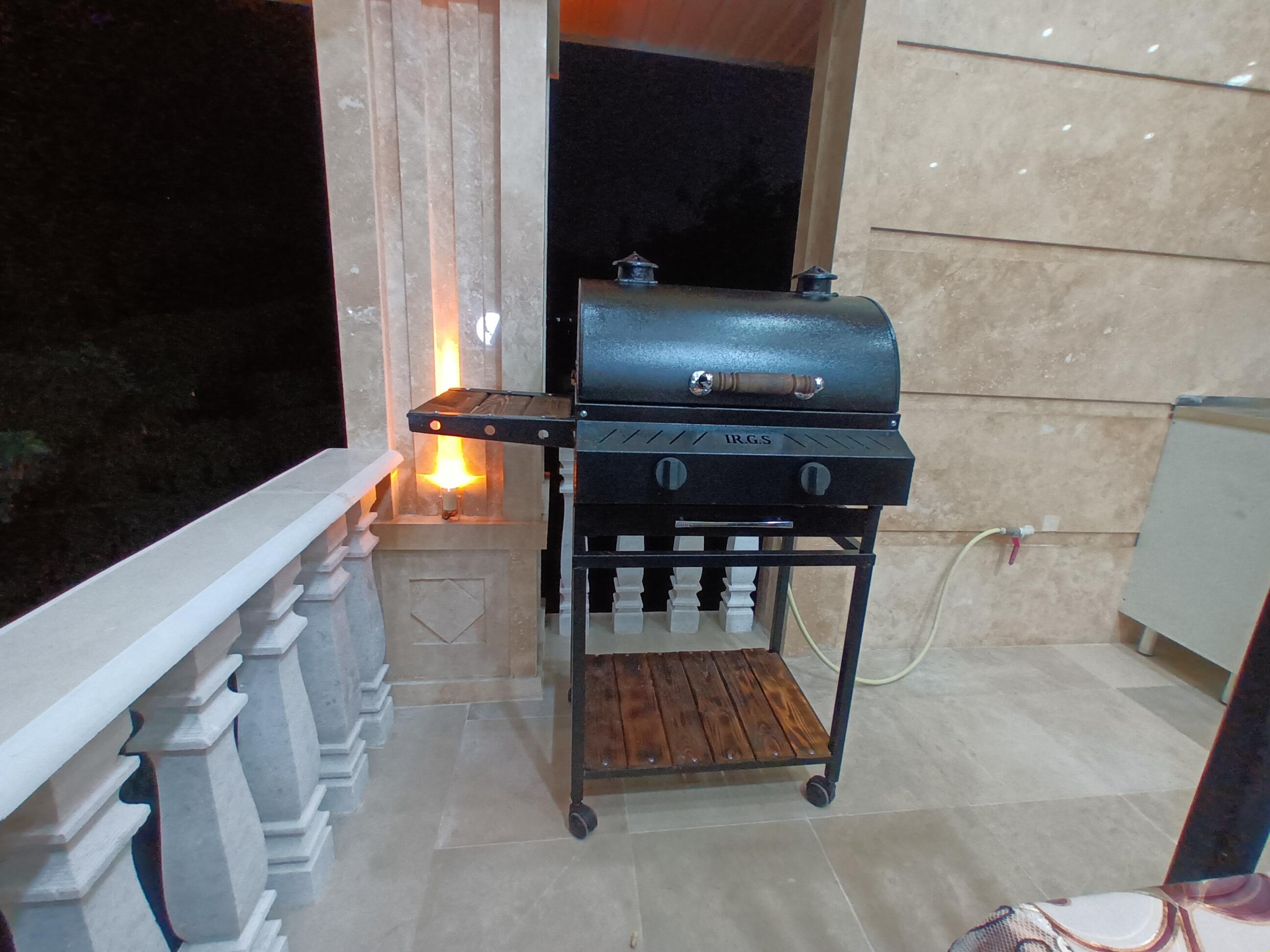 ویلا کنار رودخانه چشم انداز کوه و جنگل