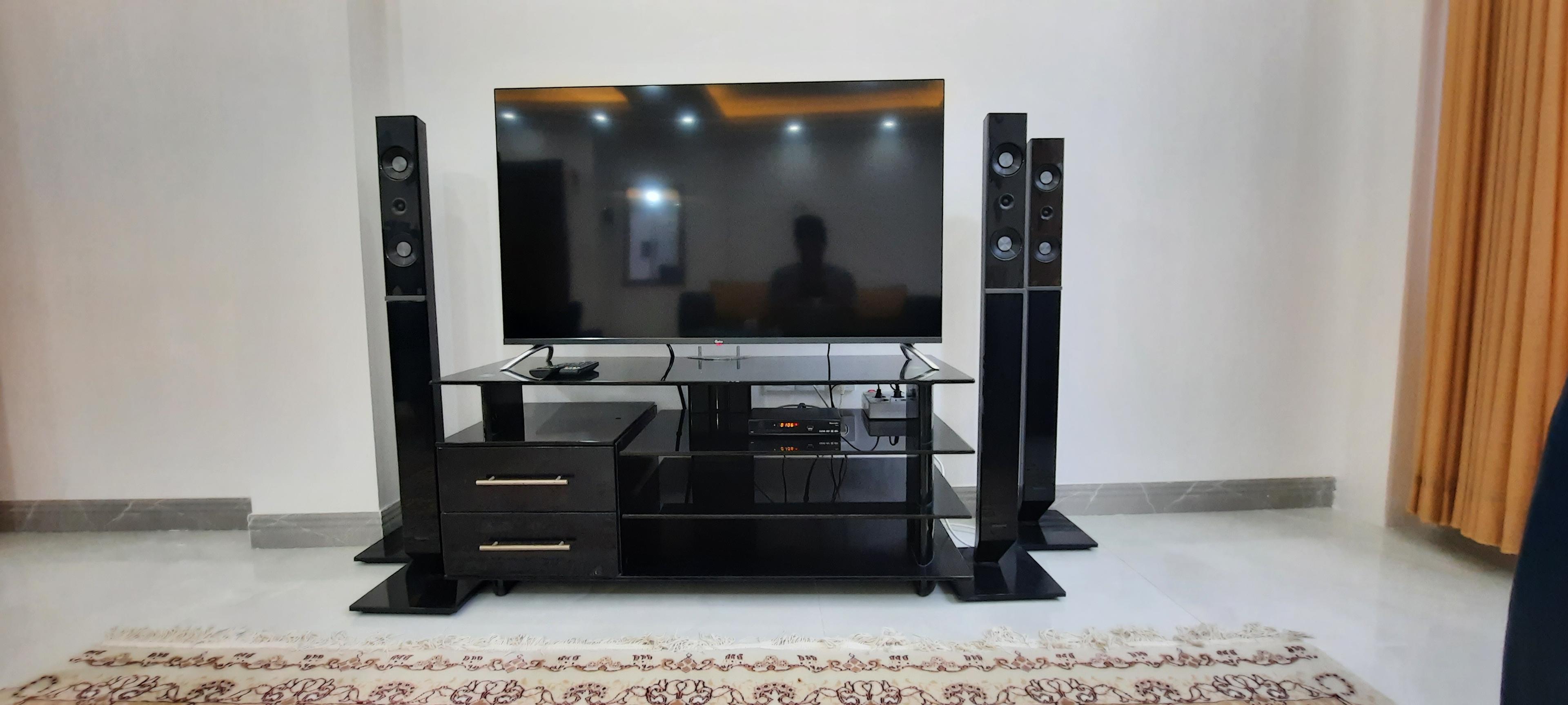 ویلا کنار رودخانه چشم انداز کوه و جنگل