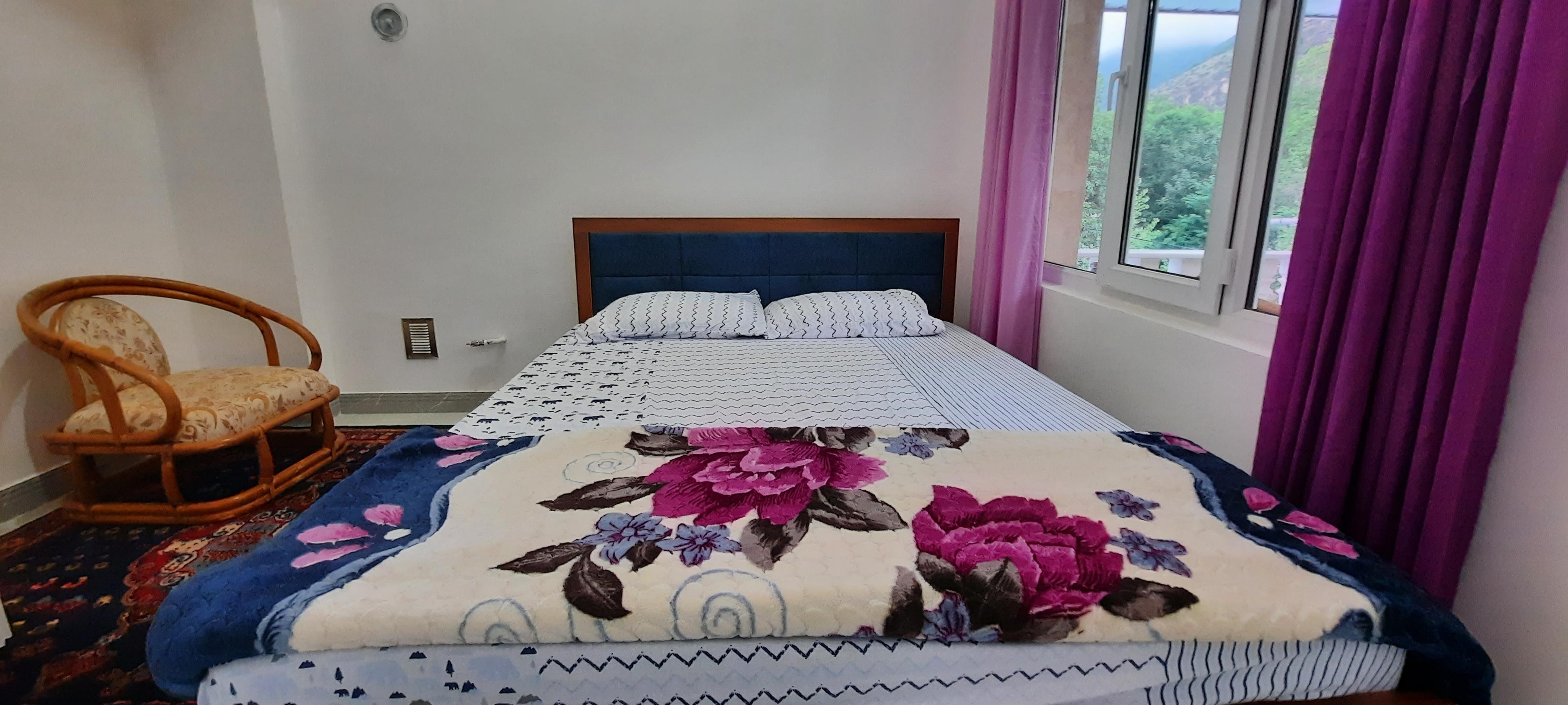 ویلا کنار رودخانه چشم انداز کوه و جنگل