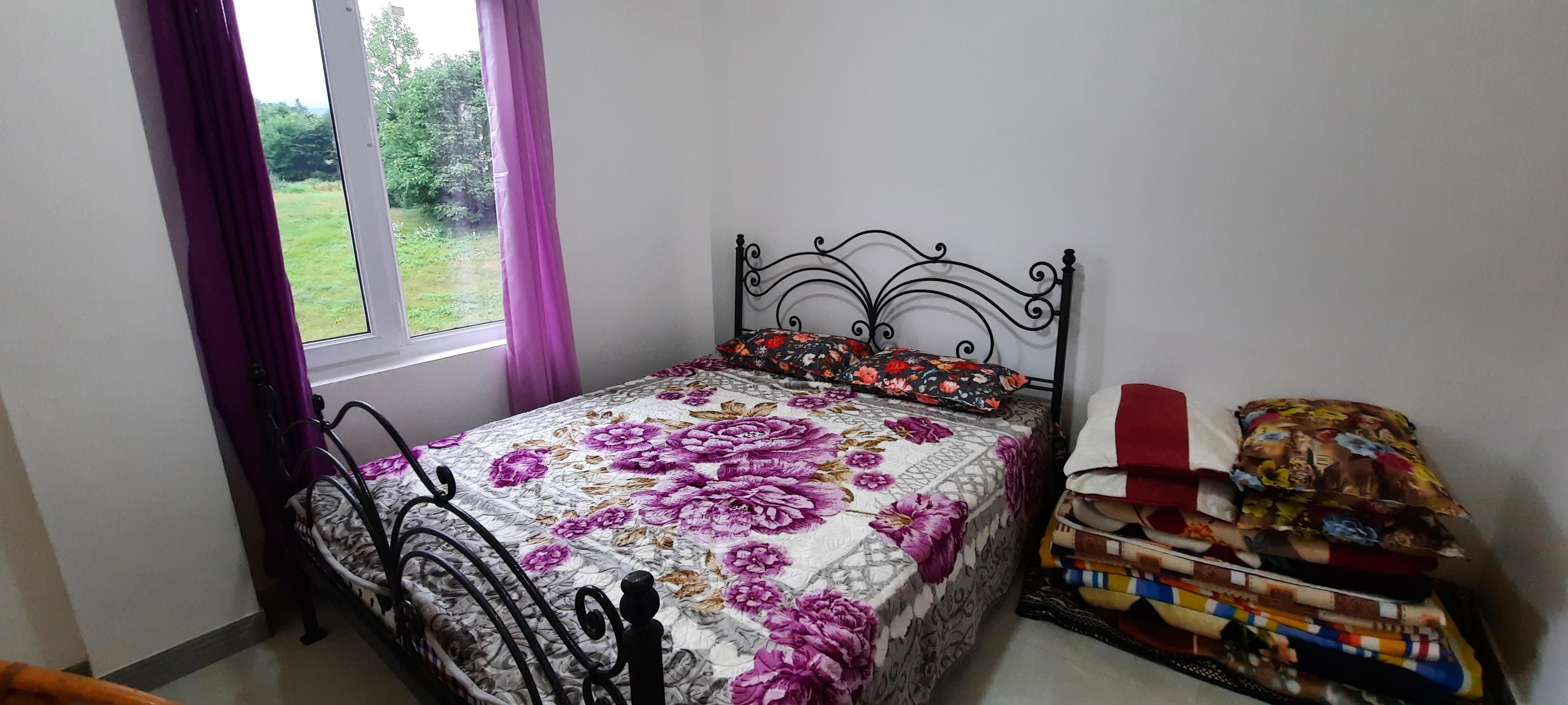 ویلا کنار رودخانه چشم انداز کوه و جنگل