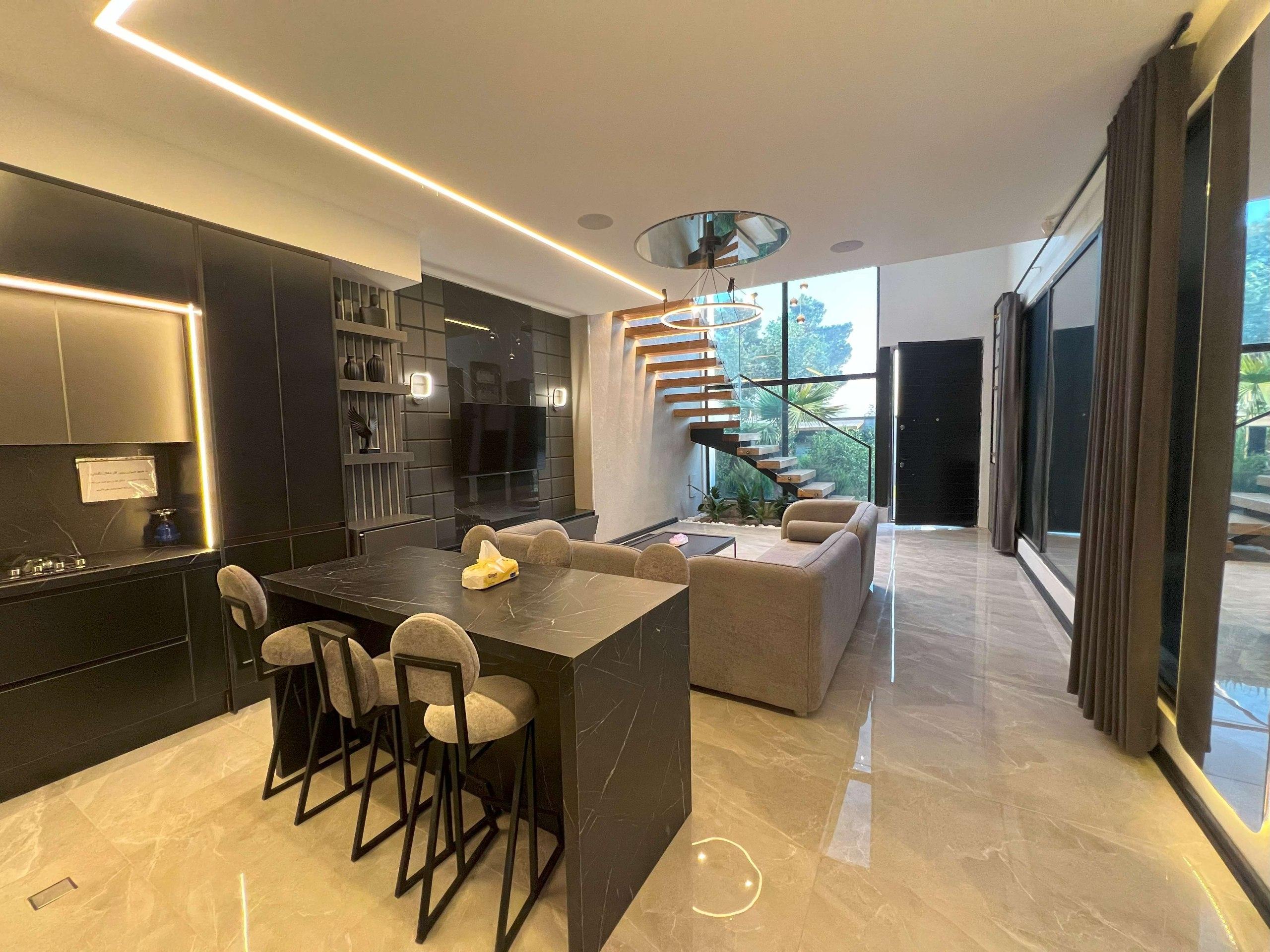 ویلا سه خوابه مدرن با استخر و جکوزی سرپوشیده