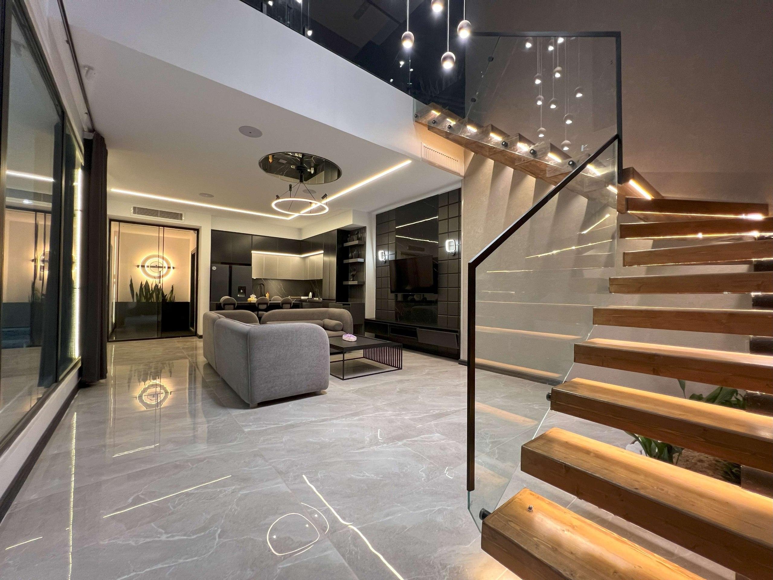 ویلا سه خوابه مدرن با استخر و جکوزی سرپوشیده