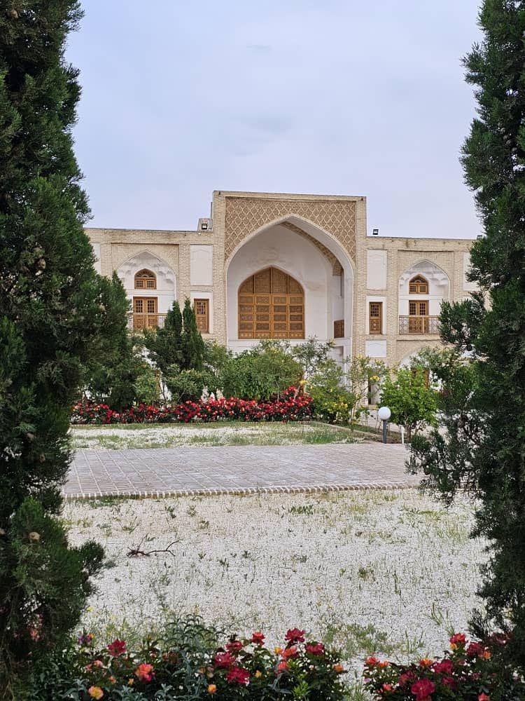 اقامتگاه سنتی عمارت حاکم در ساوه