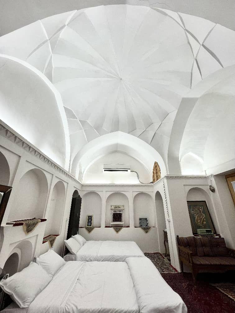 اقامتگاه سنتی عمارت حاکم در ساوه