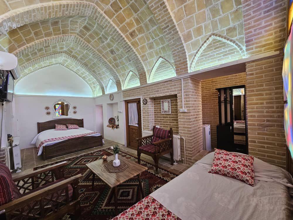 اقامتگاه سنتی عمارت حاکم در ساوه