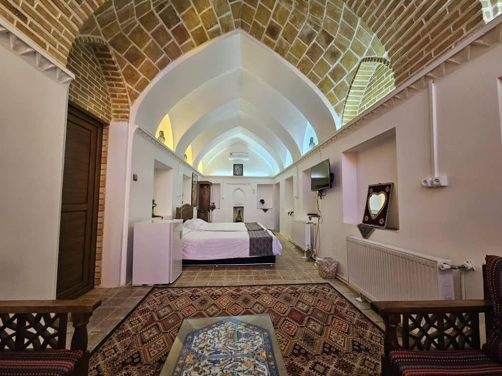 اقامتگاه سنتی عمارت حاکم در ساوه