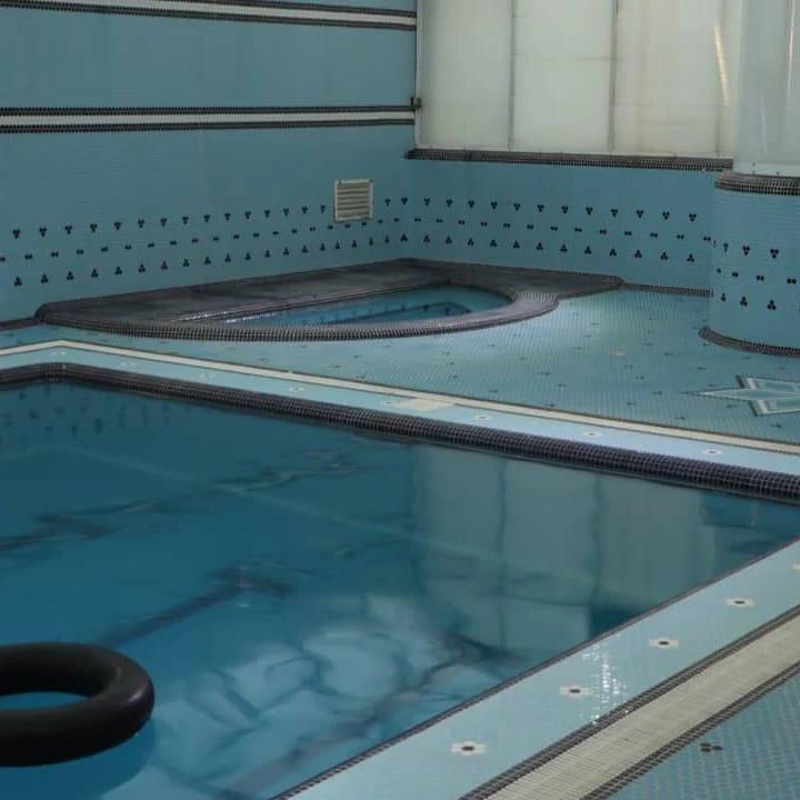 ویلا 2خوابه استخردار آبگرم باغ بهادران