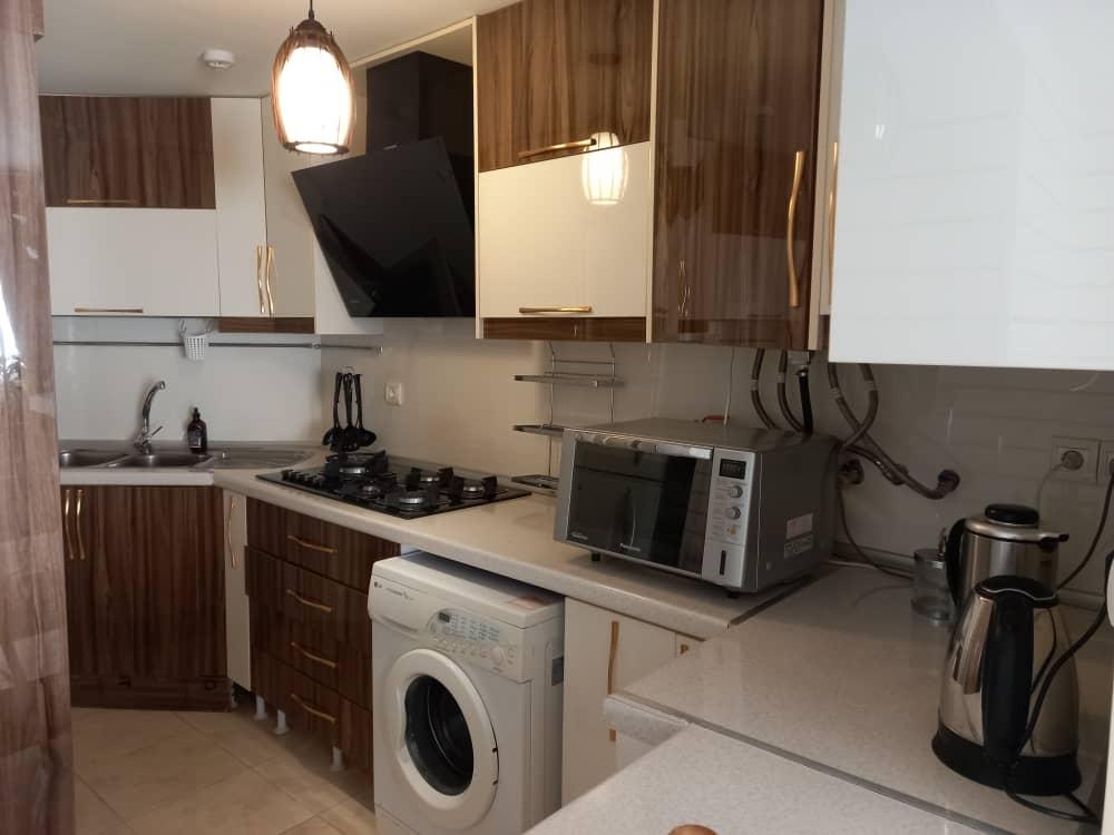 اجاره روزانه آپارتمان دو خوابه شیک در شهرک صدرا