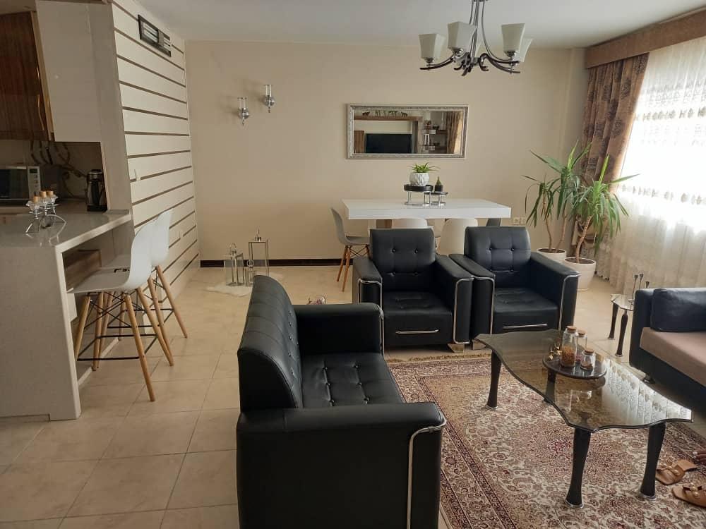 اجاره روزانه آپارتمان دو خوابه شیک در شهرک صدرا