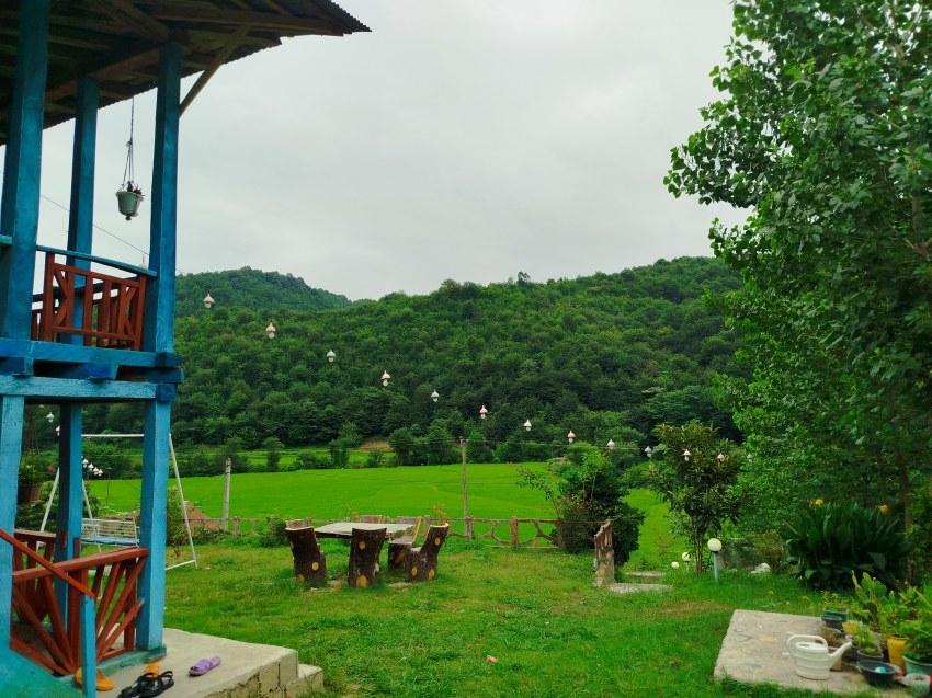 اقامتگاه جنگلی نگارخاتون با ویو کوه و رودخانه