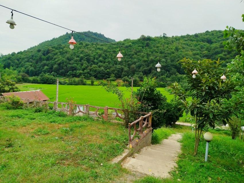 اقامتگاه جنگلی نگارخاتون با ویو کوه و رودخانه