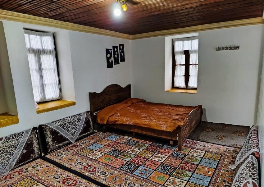 اقامتگاه جنگلی نگارخاتون با ویو کوه و رودخانه