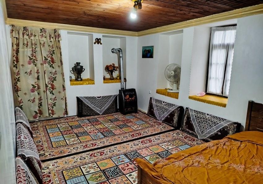 اقامتگاه جنگلی نگارخاتون با ویو کوه و رودخانه