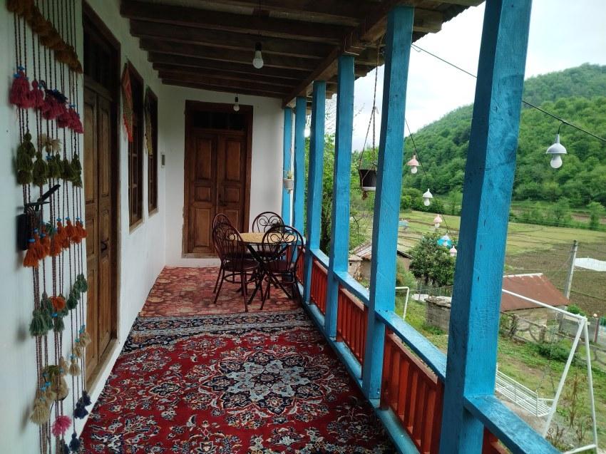 اقامتگاه جنگلی نگارخاتون با ویو کوه و رودخانه