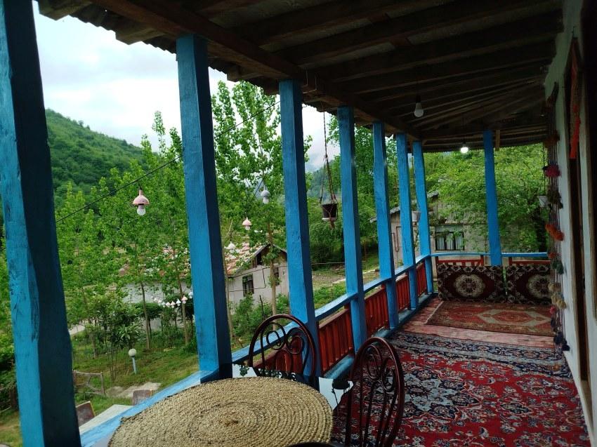 اقامتگاه جنگلی نگارخاتون با ویو کوه و رودخانه