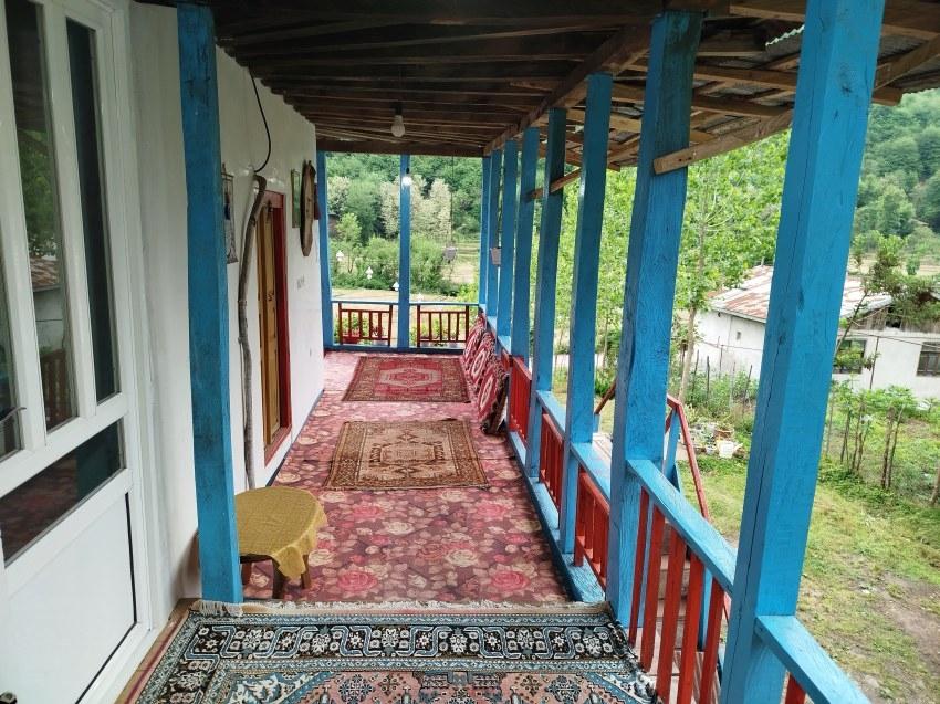 اقامتگاه جنگلی نگارخاتون با ویو کوه و رودخانه