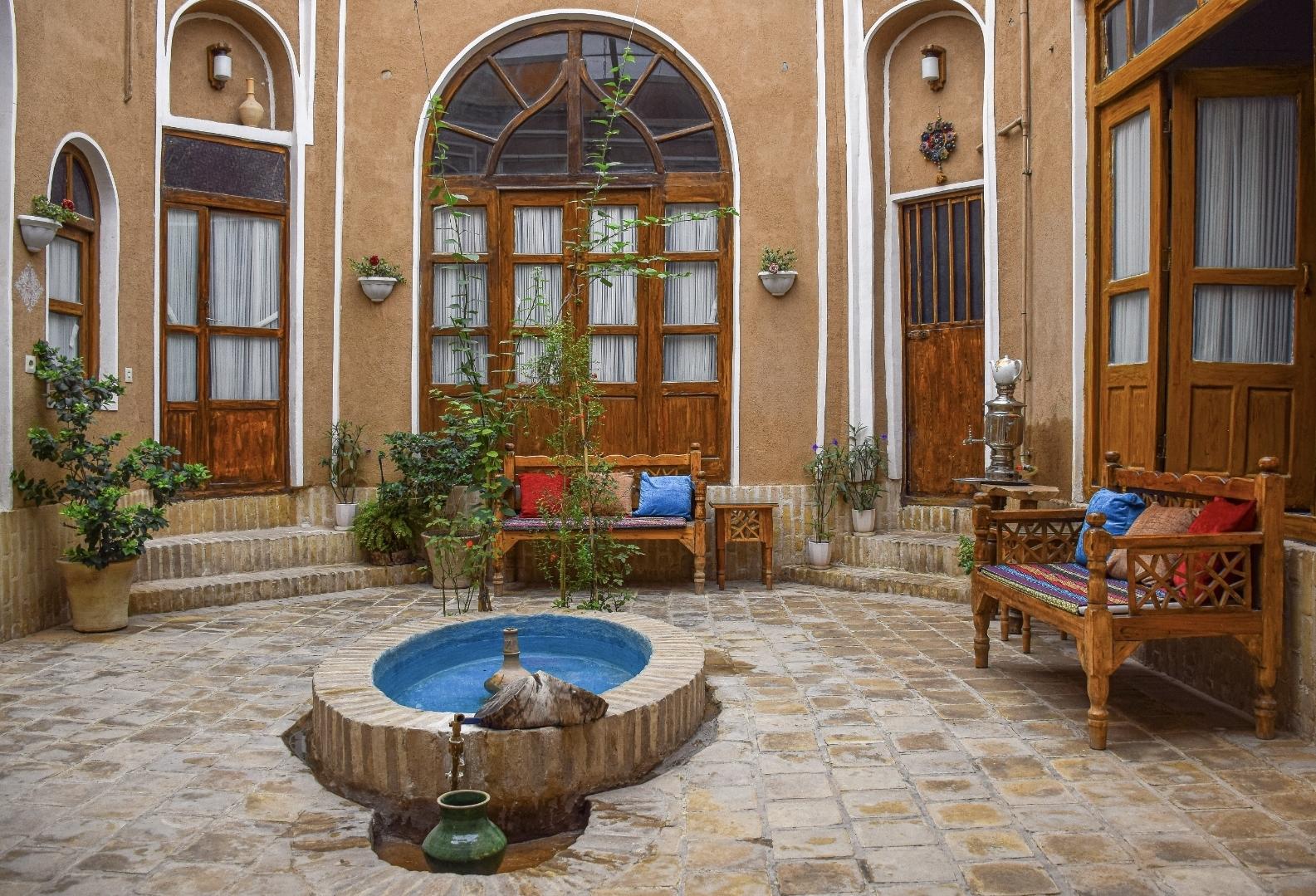 اجاره ویلا سنتی 4خوابه ماهکده در یزد