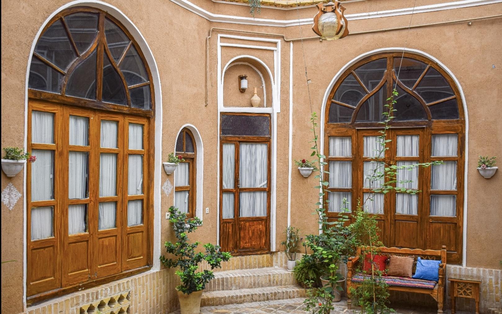 اجاره ویلا سنتی 4خوابه ماهکده در یزد