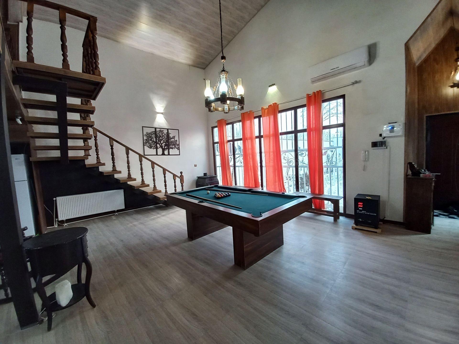 ویلا مارالی ،چوبی دوبلکس استخر سرپوشیده