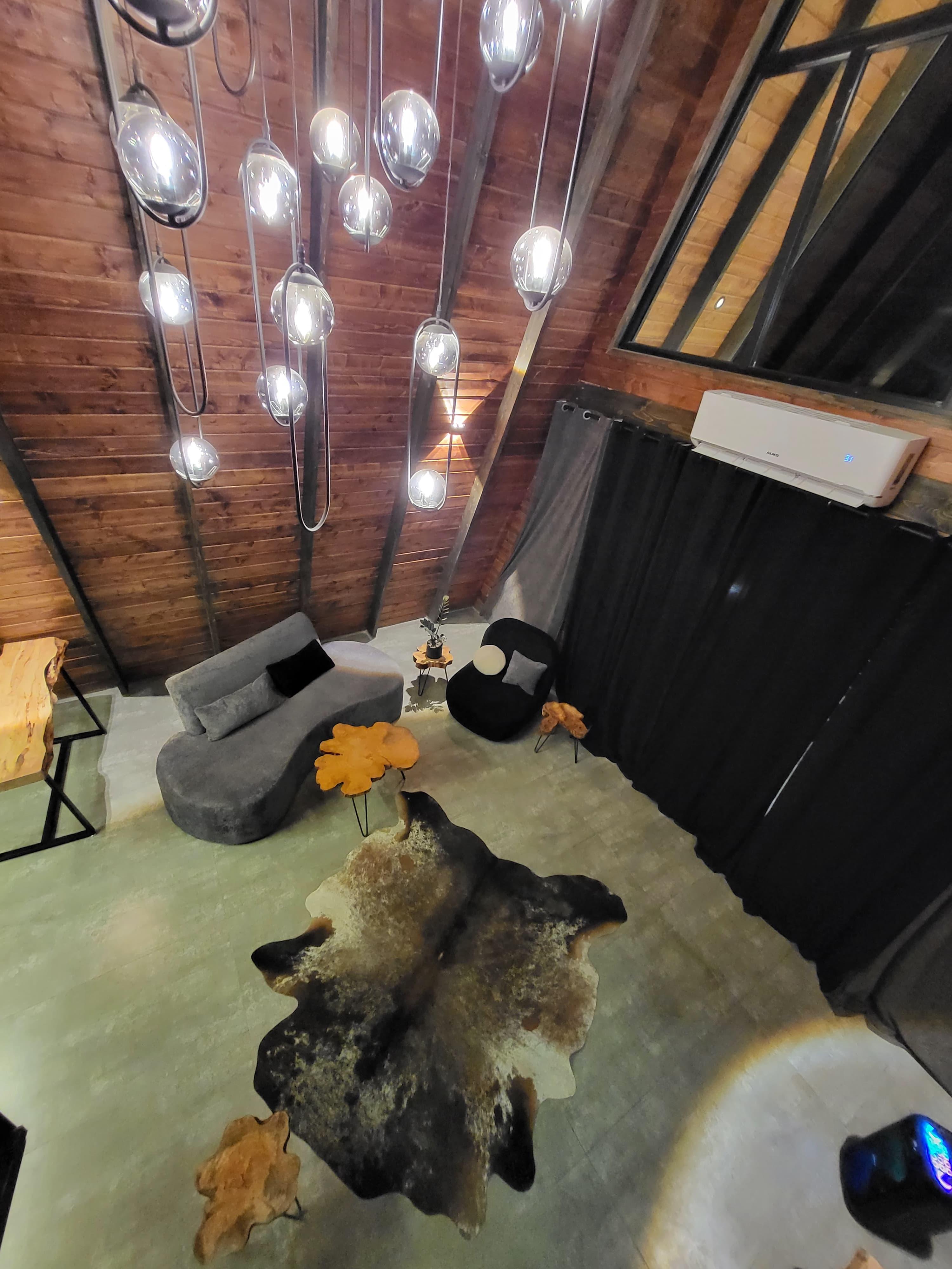 ویلای لاکچری سوئیسی آس همراه با جکوزی