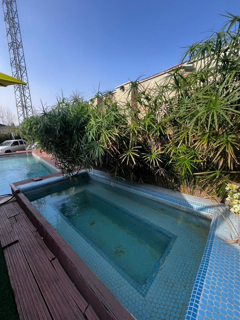 ویلای ساحلی با استخر آب گرم و جکوزی