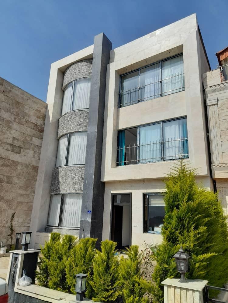 ویلا شهرکی استخر آبگرم لاکچری جنب خانه دریا