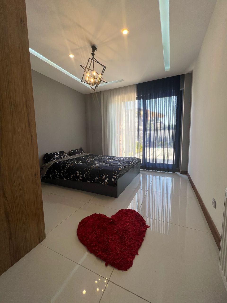 ویلا چهار خوابه استخر دار شهرک اقاقیا