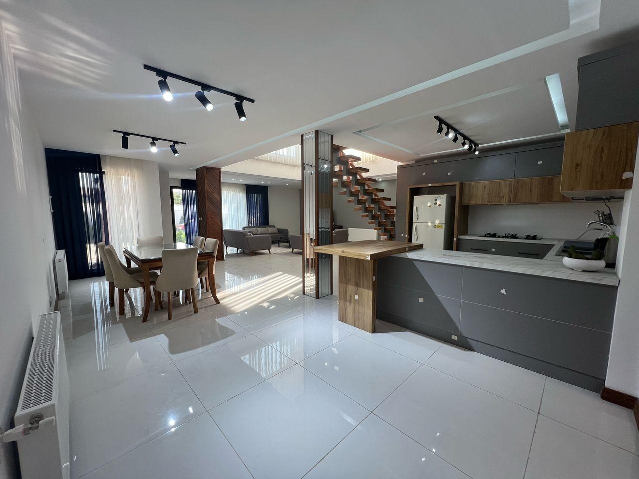 ویلا چهار خوابه استخر دار شهرک اقاقیا