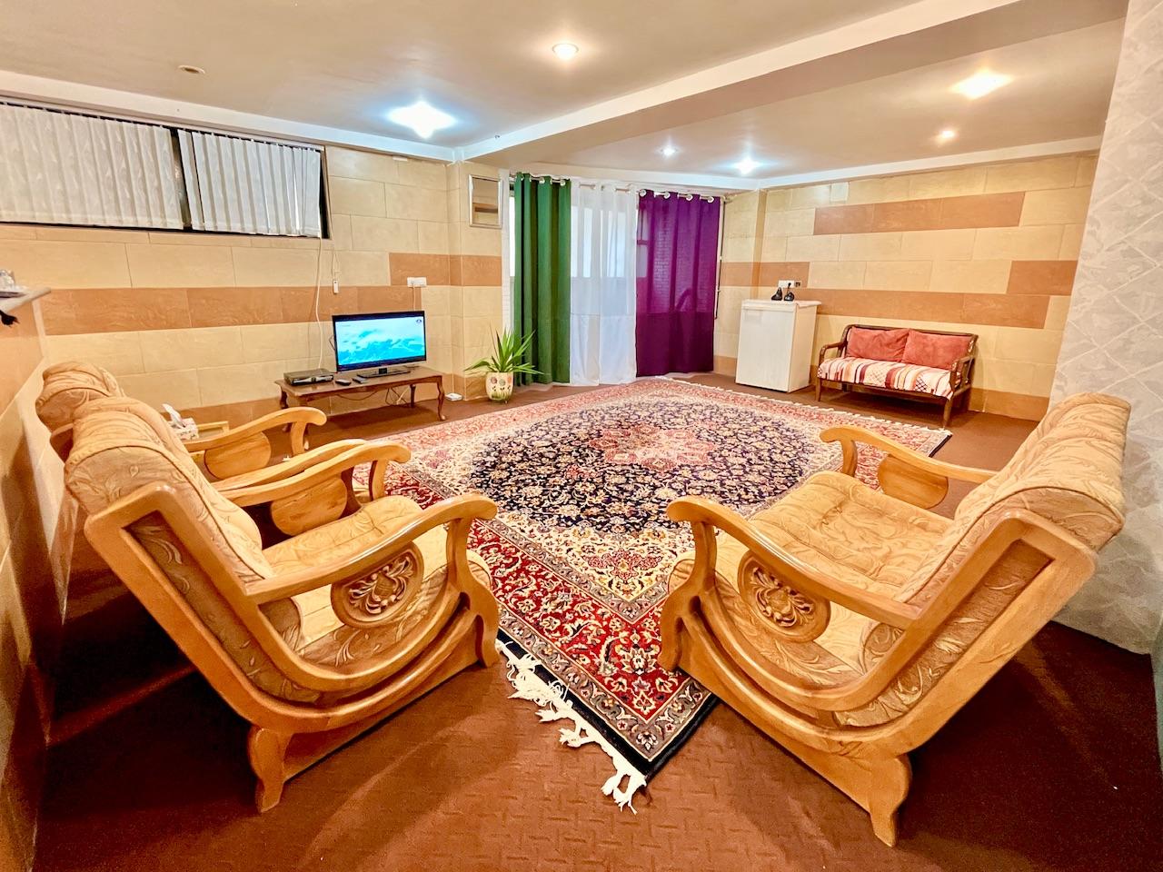 منزل مبله ویلایی دربست با حیاط و پارکینگ اختصاصی