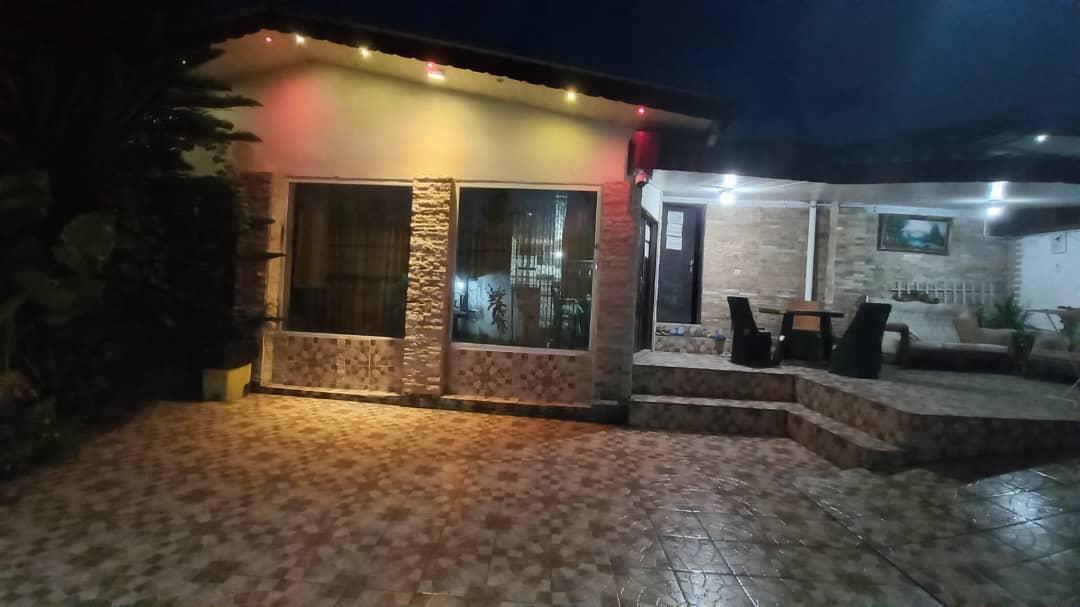 ویلای استخردار سرپوشیده آبگرم آرتا با جکوزی