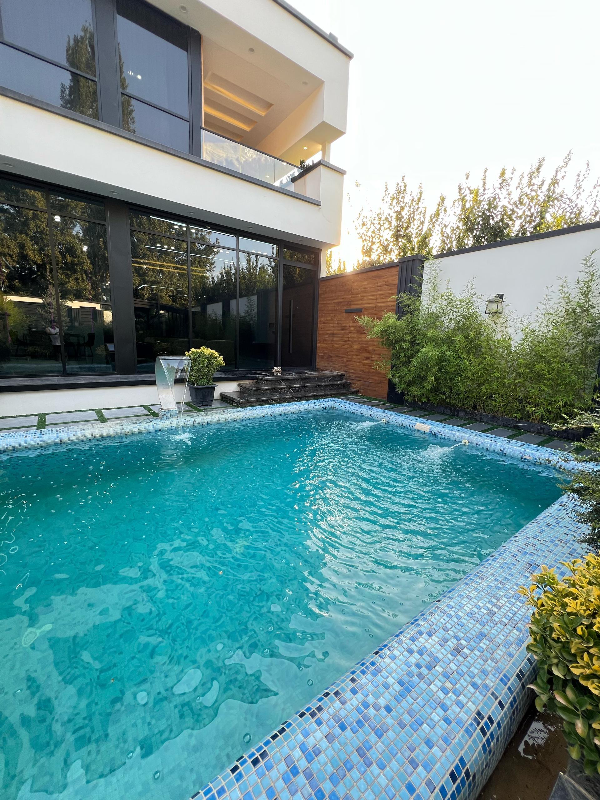 ویلا دوبلکس مدرن با ویو ابدی و استخر آبگرم