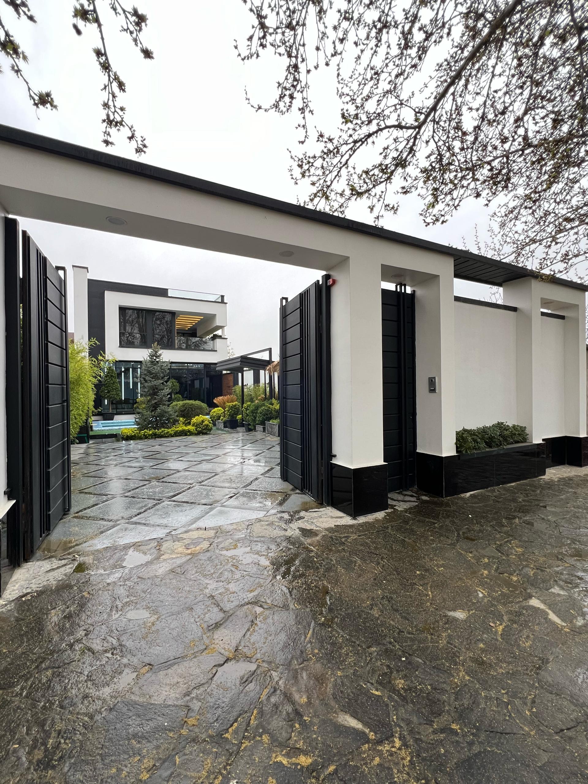 ویلا دوبلکس مدرن با ویو ابدی و استخر آبگرم