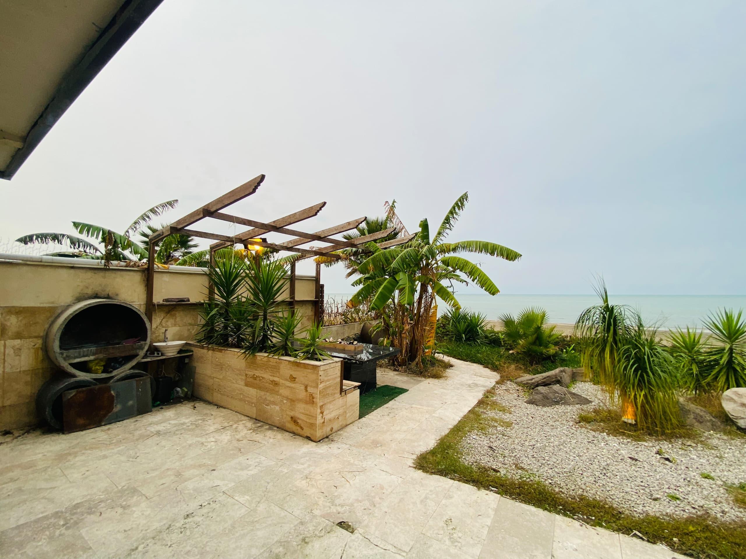 عمارت فانوس استخر جکوزی ساحل اختصاصی