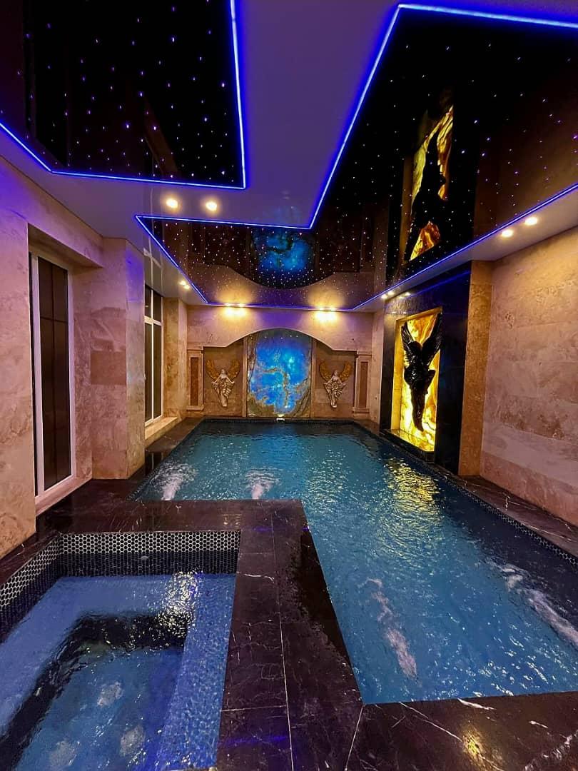 عمارت فوق لوکس با استخر چهار فصل