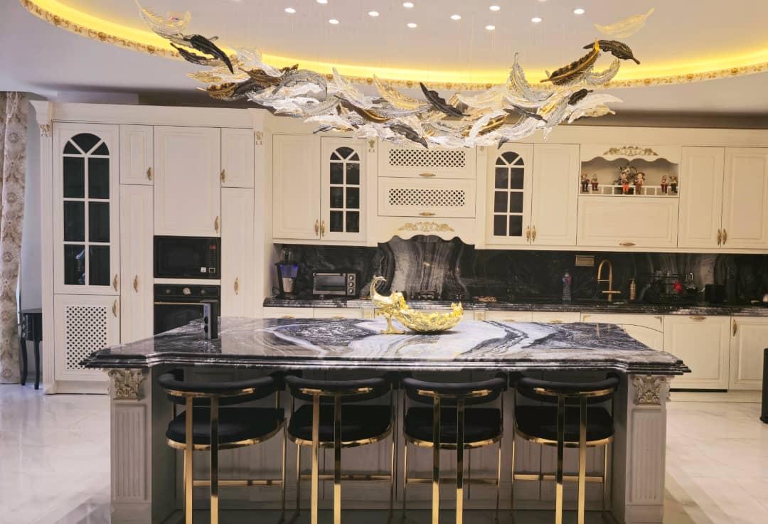 عمارت فوق لوکس با استخر چهار فصل