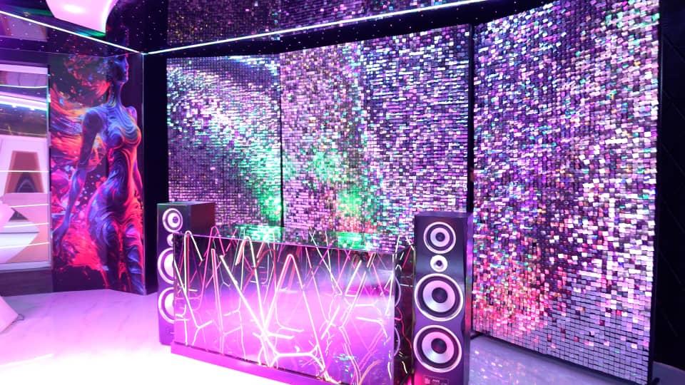 عمارت فوق لوکس با استخر چهار فصل