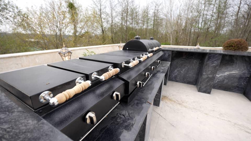 عمارت فوق لوکس با استخر چهار فصل