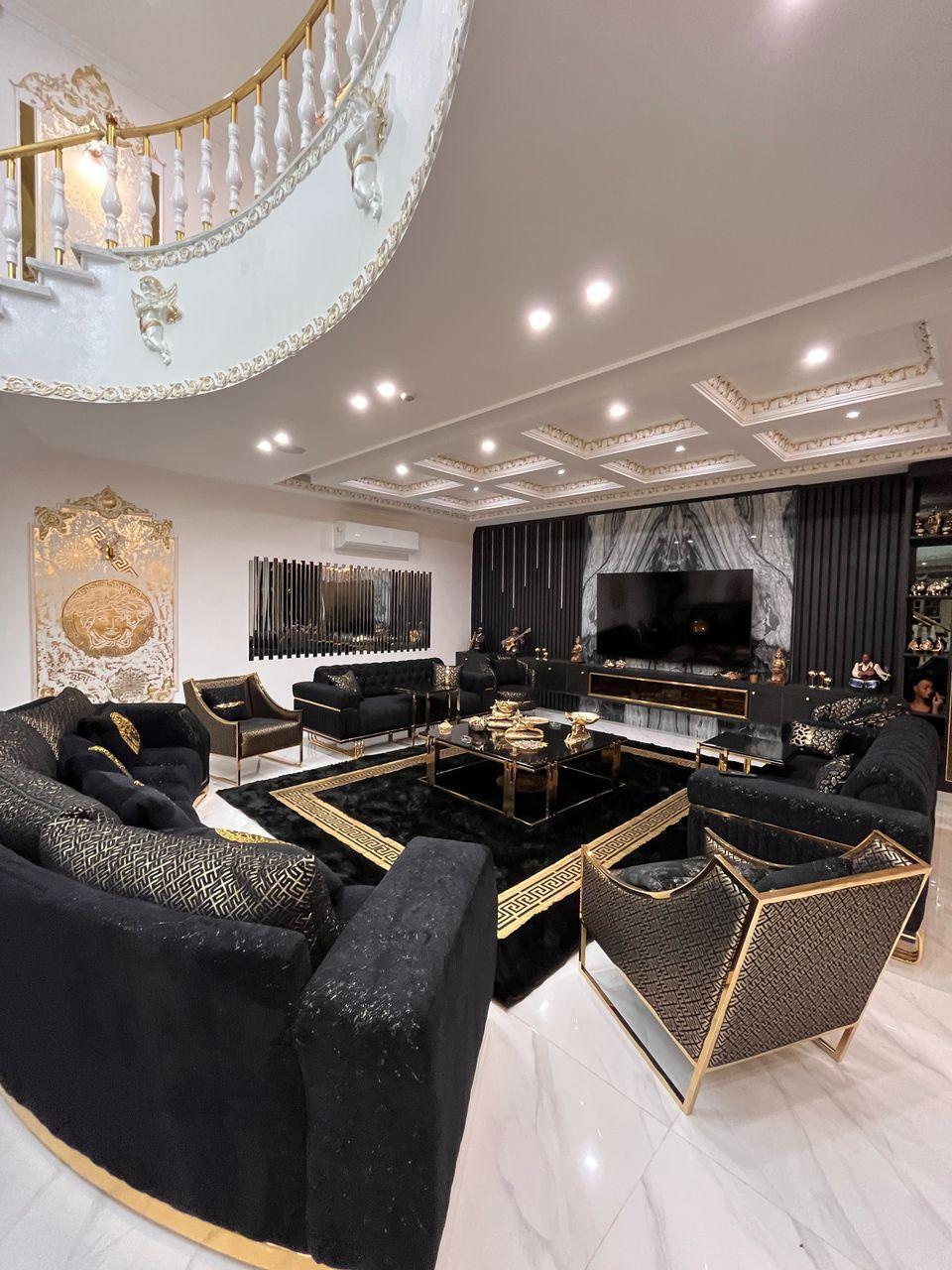 عمارت فوق لوکس با استخر چهار فصل