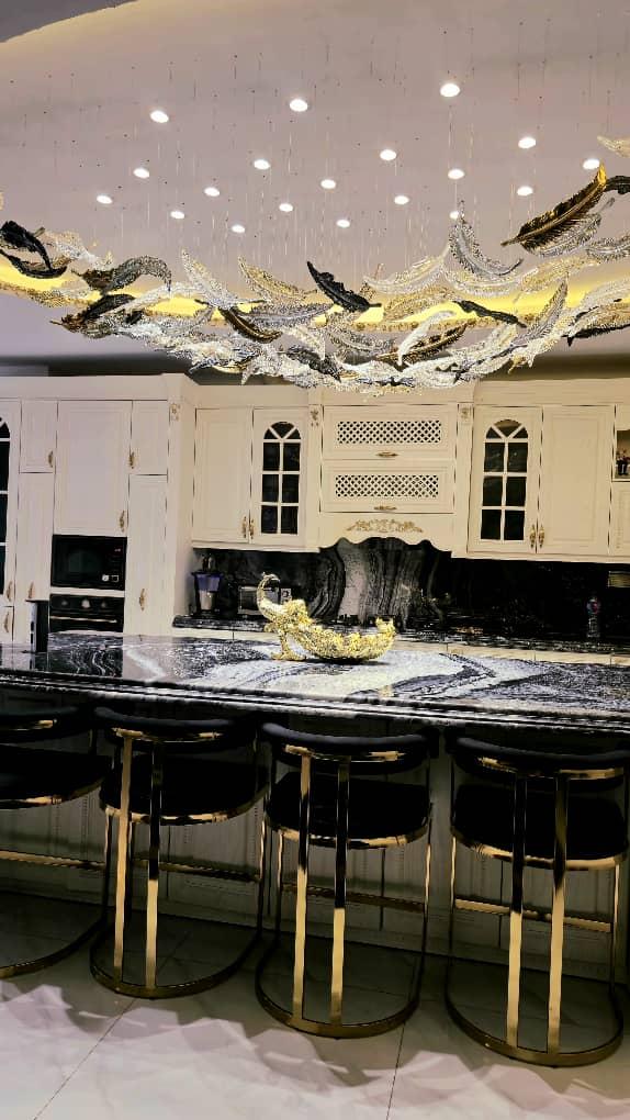 عمارت فوق لوکس با استخر چهار فصل