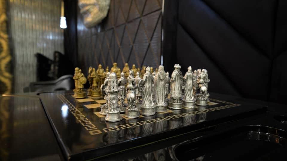 عمارت فوق لوکس با استخر چهار فصل