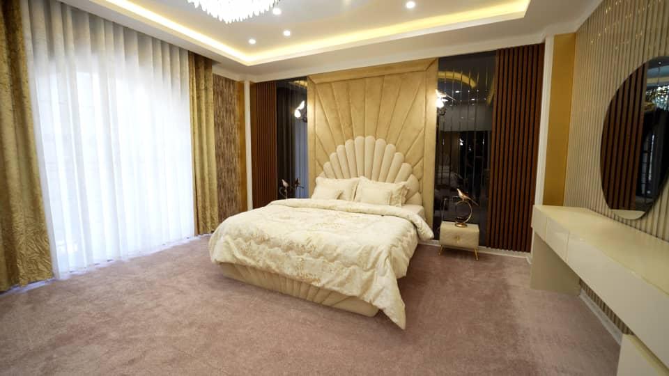 عمارت فوق لوکس با استخر چهار فصل