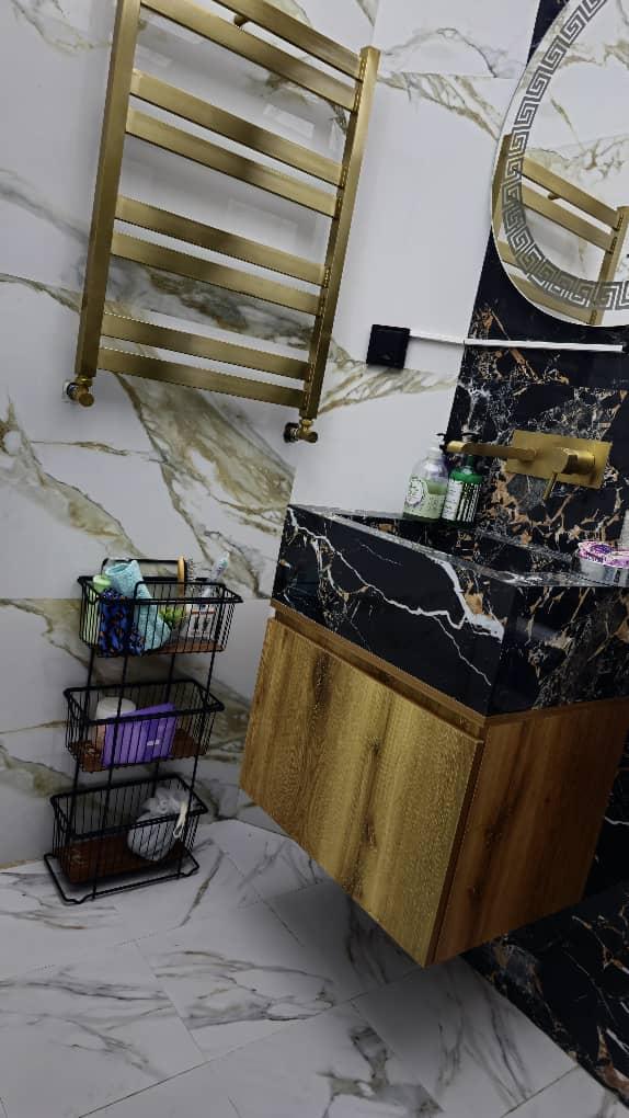 عمارت فوق لوکس با استخر چهار فصل