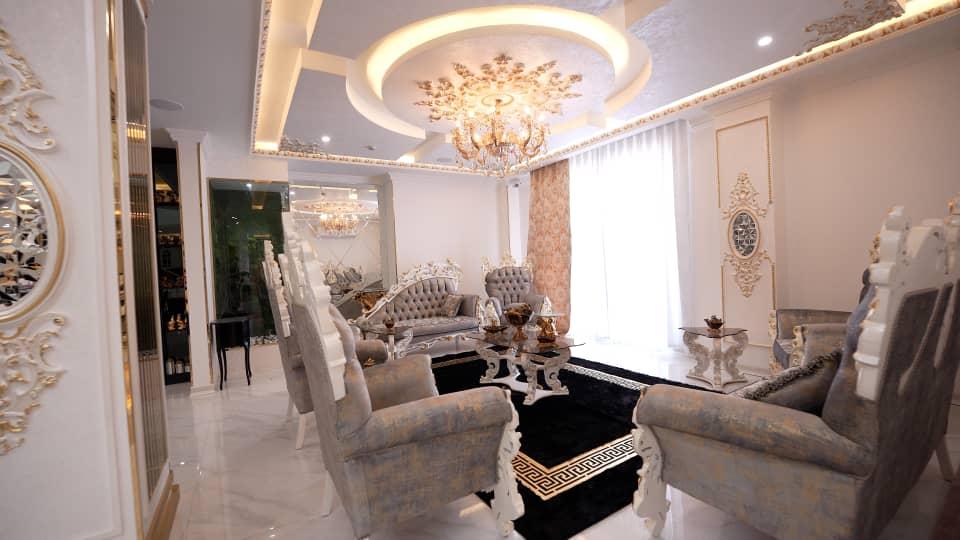 عمارت فوق لوکس با استخر چهار فصل