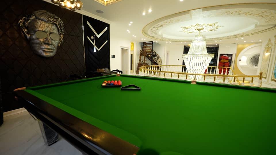 عمارت فوق لوکس با استخر چهار فصل