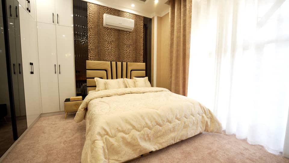 عمارت فوق لوکس با استخر چهار فصل