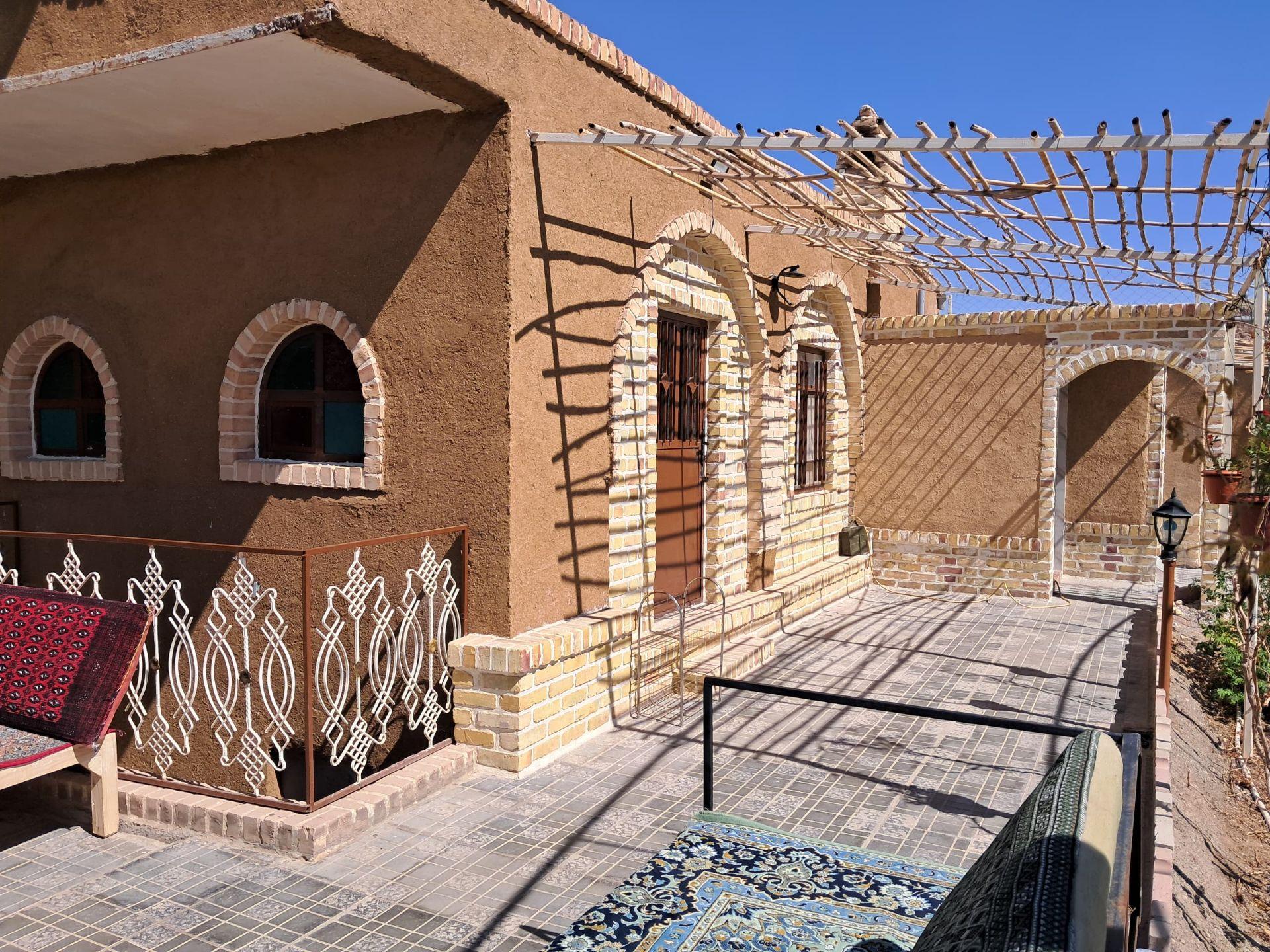 اقامتگاه بومگردی فانوس در گرمسار