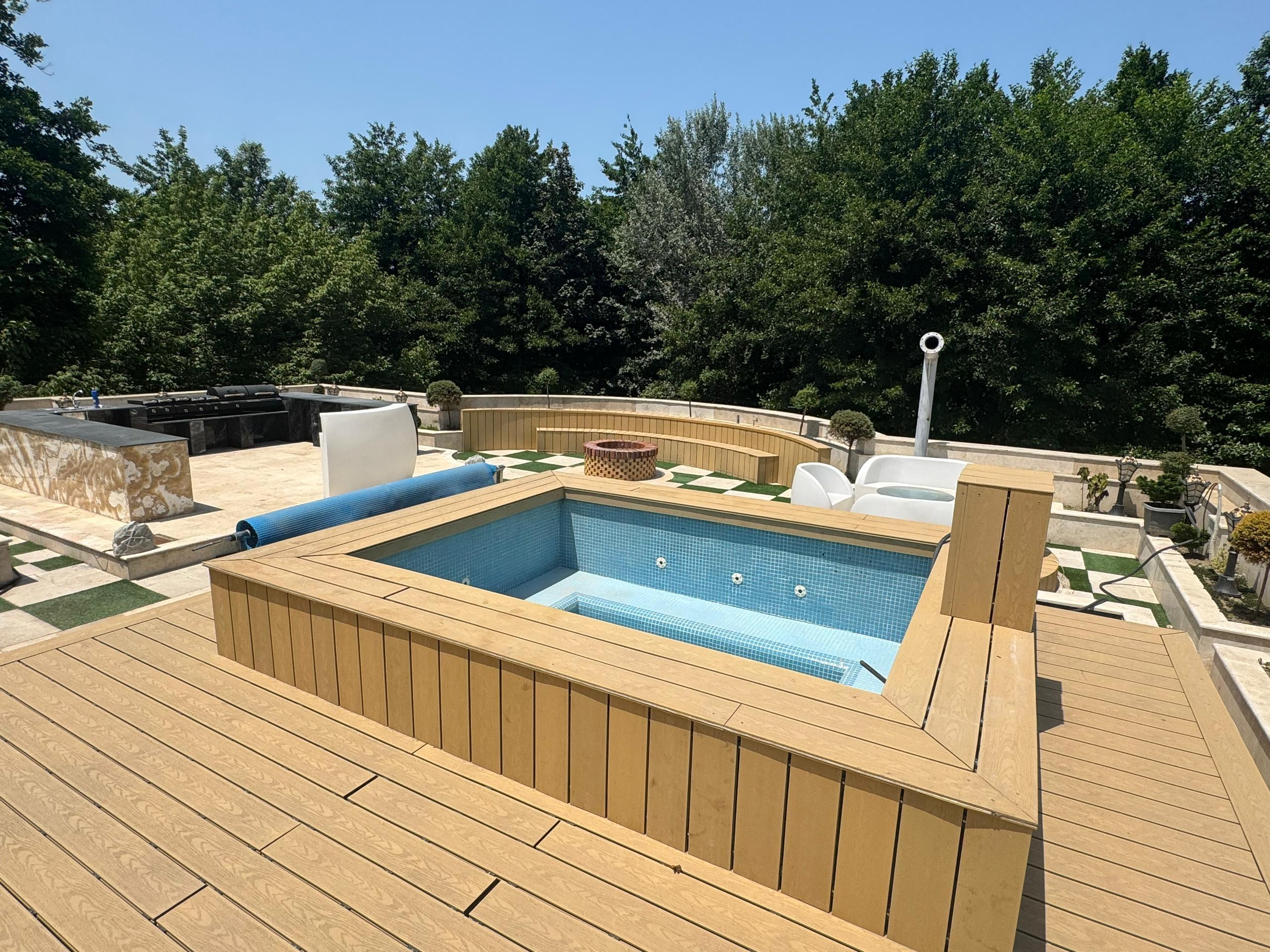 عمارت فوق لوکس با استخر چهار فصل