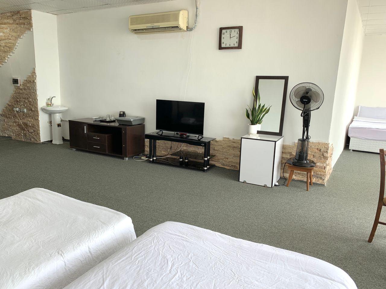 اتاق 102 پنج تخته اقامتگاه آفتاب