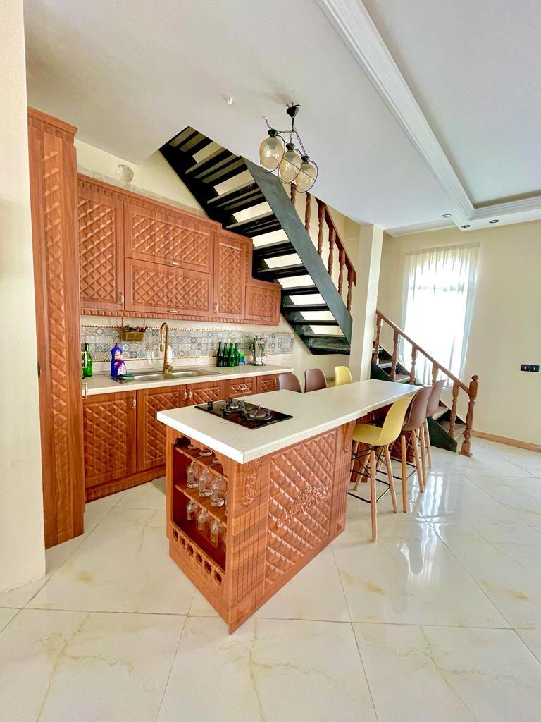 ویلا 4 خوابه استخر آبگرم روباز تریپلکس رودهن