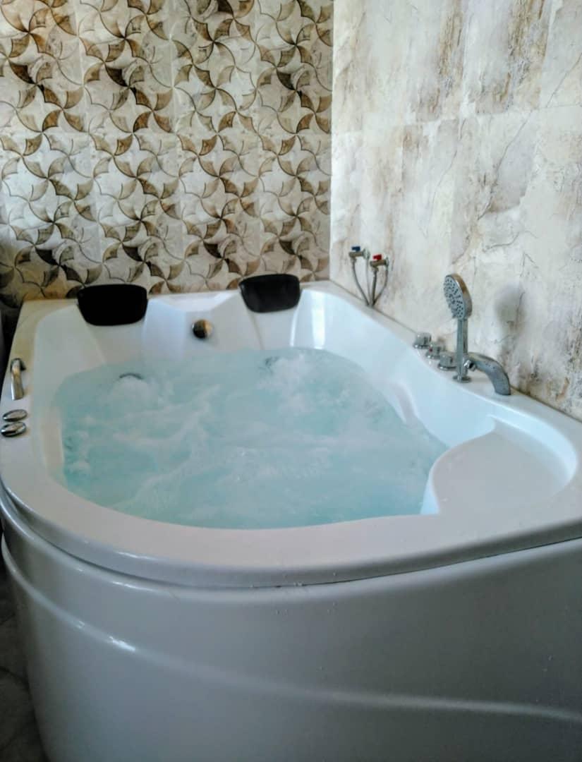 ویلا 4 خوابه استخر آبگرم روباز تریپلکس رودهن